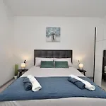Tersaz Vila *